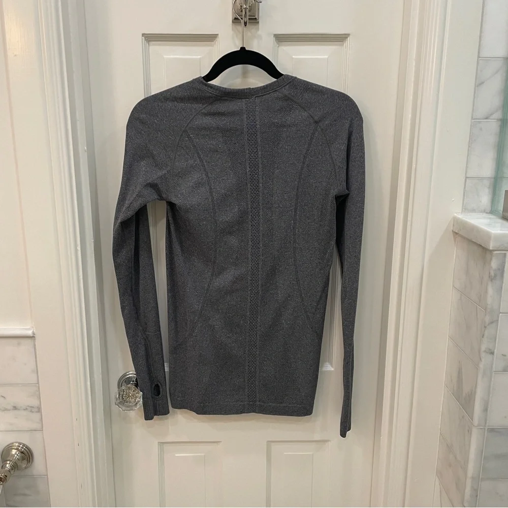 Lululemon Athletica Swiftly Fitted Long Sleeve Gray Top Size 6